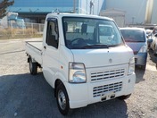 It is a picture of the white suzuki carry truck in 2011,First Photo Stock No.Y023205