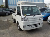 It is a picture of the white toyota pixis  truck in 2017,First Photo Stock No.Y023231