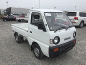It is a picture of the white suzuki carry truck in 1994,First Photo Stock No.Y023385