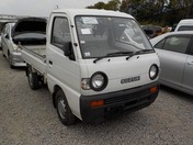 It is a picture of the white suzuki carry truck in 1994,First Photo Stock No.Y023719