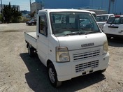 It is a picture of the white suzuki carry truck in 2005,First Photo Stock No.Y023827