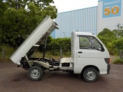 It is a picture of the white daihatsu hijet dump in 1994,First Photo Stock No.Y024128