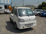 It is a picture of the white daihatsu hijet truck in 2005,First Photo Stock No.Y024310