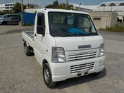 It is a picture of the white suzuki carry truck in 2009,First Photo Stock No.Y024443