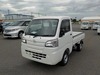 It is a picture of the white daihatsu hijet dump in 2019,Sub Photo 2 Stock No.Y024870