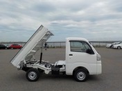 It is a picture of the white daihatsu hijet dump in 2019,First Photo Stock No.Y024871