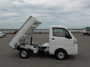 It is a picture of the white daihatsu hijet dump in 2019,First Photo Stock No.Y024872
