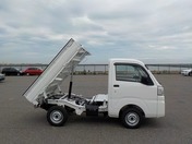 It is a picture of the white daihatsu hijet dump in 2019,First Photo Stock No.Y024873