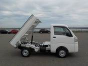 It is a picture of the white daihatsu hijet dump in 2019,First Photo Stock No.Y024874