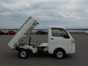 It is a picture of the white daihatsu hijet dump in 2019,First Photo Stock No.Y024875
