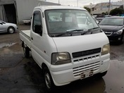 It is a picture of the white suzuki carry truck in 2001,First Photo Stock No.Y025086