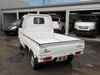 It is a picture of the white suzuki carry truck in 2001,Sub Photo 3 Stock No.Y025086