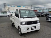 It is a picture of the white mitsubishi minicab truck truck in 2002,First Photo Stock No.Y025348
