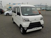 It is a picture of the white toyota pixis passenger van in 2019,First Photo Stock No.Y025500
