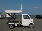 It is a picture of the white suzuki carry  scissors dump in 2008,First Photo Stock No.Y025538