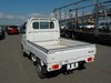 It is a picture of the white suzuki carry truck in 2005,Sub Photo 3 Stock No.Y025854