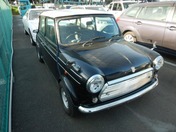 It is a picture of the black 2 rover mini in 1994,First Photo Stock No.Y025887