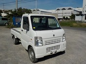 It is a picture of the white suzuki carry truck in 2011,First Photo Stock No.Y026176