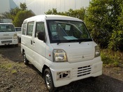 It is a picture of the white mitsubishi minicab passenger van in 2000,First Photo Stock No.Y026177