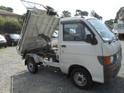 It is a picture of the white daihatsu hijet dump in 1995,First Photo Stock No.Y026178