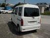 It is a picture of the white daihatsu hijet passenger van in 2003,Sub Photo 3 Stock No.Y026266
