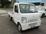 It is a picture of the white suzuki carry truck in 2009,First Photo Stock No.Y026321
