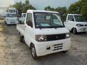 It is a picture of the white mitsubishi minicab truck in 2001,First Photo Stock No.Y026327