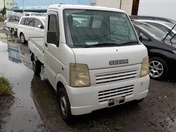 It is a picture of the white suzuki carry truck in 2003,First Photo Stock No.Y026489