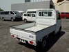 It is a picture of the white suzuki carry truck in 2002,Sub Photo 2 Stock No.Y026597