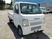 It is a picture of the white suzuki carry truck in 2002,First Photo Stock No.Y026597