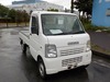 It is a picture of the white suzuki carry truck in 2003,Sub Photo 0 Stock No.Y026605