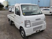 It is a picture of the white suzuki carry truck in 2002,First Photo Stock No.Y026694