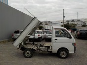 It is a picture of the white daihatsu hijet dump in 1997,First Photo Stock No.Y027286