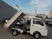 It is a picture of the white daihatsu hijet dump in 2017,First Photo Stock No.Y027591
