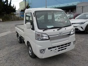 It is a picture of the white daihatsu hijet truck in 2016,First Photo Stock No.Y027774