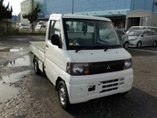 It is a picture of the white mitsubishi minicab truck in 2009,First Photo Stock No.Y027861
