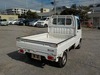 It is a picture of the white suzuki carry truck in 2002,Sub Photo 2 Stock No.Y027925