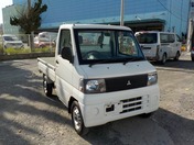 It is a picture of the white mitsubishi minicab truck in 2001,First Photo Stock No.Y028103