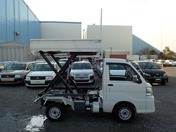 It is a picture of the white daihatsu hijet scissors dump in 2014,First Photo Stock No.Y028636
