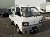 It is a picture of the white mitsubishi minicab truck in 1995,First Photo Stock No.Y028762