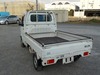 It is a picture of the white suzuki carry truck in 2002,Sub Photo 3 Stock No.Y029053