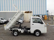 It is a picture of the white daihatsu hijet dump in 2019,First Photo Stock No.Y029195