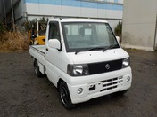 It is a picture of the white nissan clipper truck in 2004,First Photo Stock No.Y029262