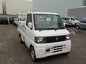 It is a picture of the white nissan clipper truck in 2004,First Photo Stock No.Y029358