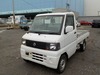 It is a picture of the white nissan clipper truck in 2004,Sub Photo 1 Stock No.Y029358