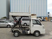 It is a picture of the white daihatsu hijet scissors dump in 2014,First Photo Stock No.Y029515