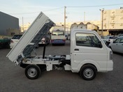 It is a picture of the white suzuki carry dump in 2020,First Photo Stock No.Y029526