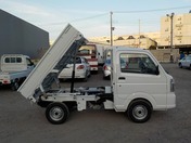 It is a picture of the white suzuki carry dump in 2020,First Photo Stock No.Y029527