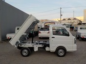 It is a picture of the white suzuki carry dump in 2020,First Photo Stock No.Y029531