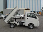 It is a picture of the white daihatsu hijet dump in 2020,First Photo Stock No.Y029536